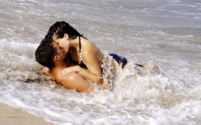 Kiss on the sea