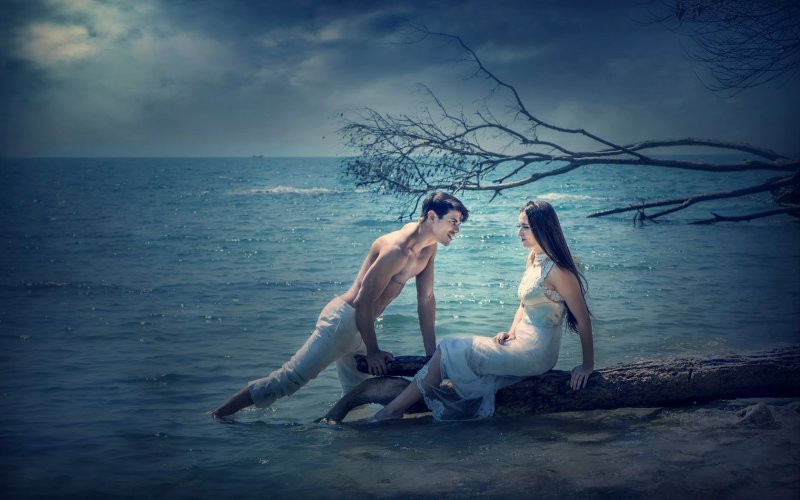 Man and woman love sea