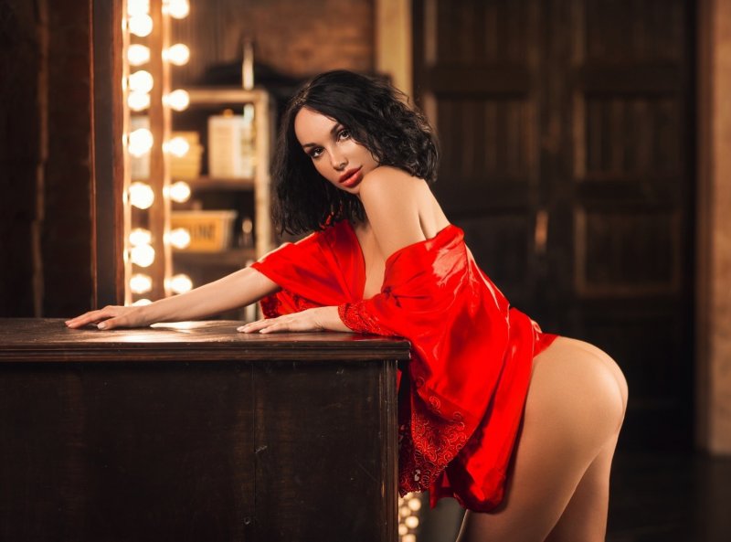 Olesya Levina Stakis Laus