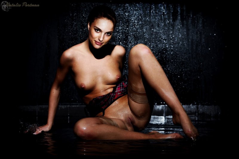 Natalie Portman Nude and Hot in A Picture