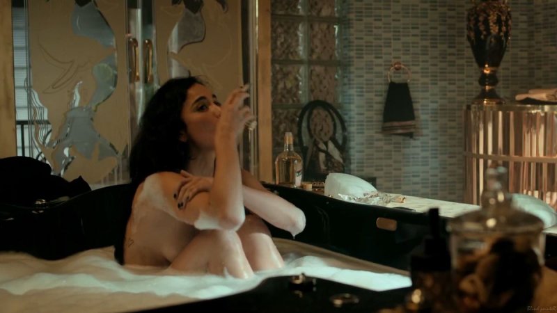 Julianna Moore naked in the movie Chloe