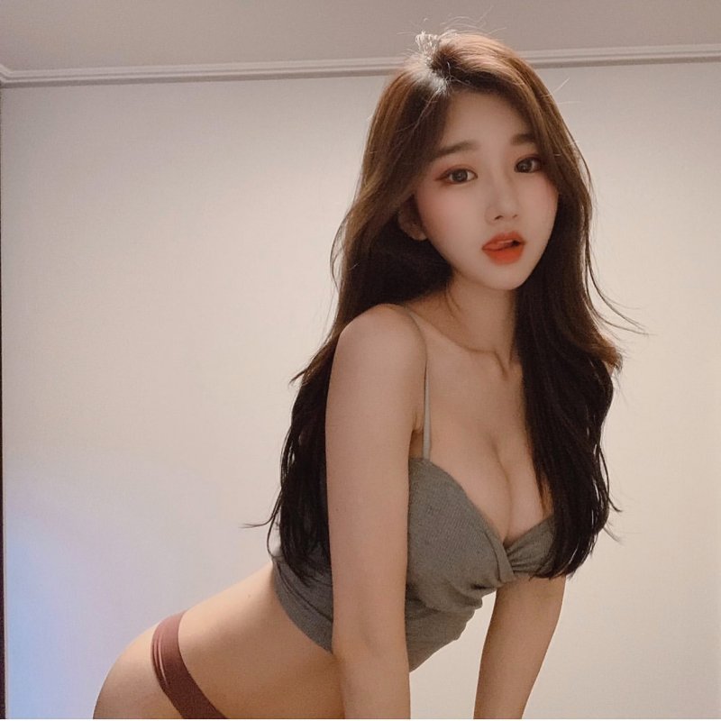 Korean in a selfie swimsuit