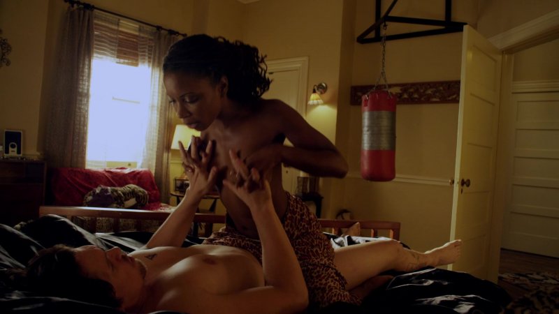 Zoe Kravitz naked without panties