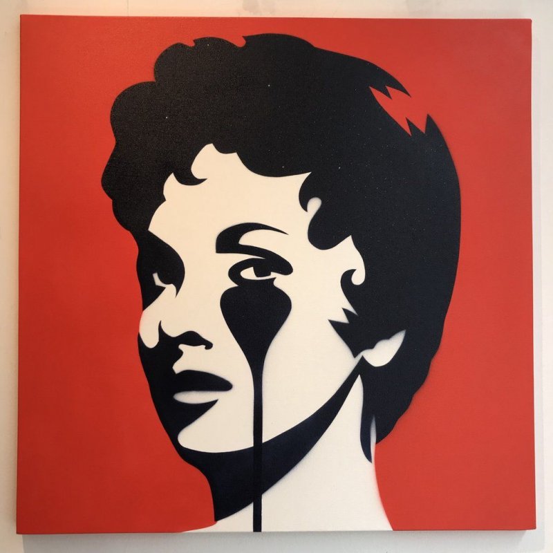 Mature in a dress without panties