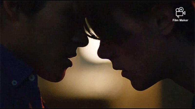 Young Royals Series Kiss