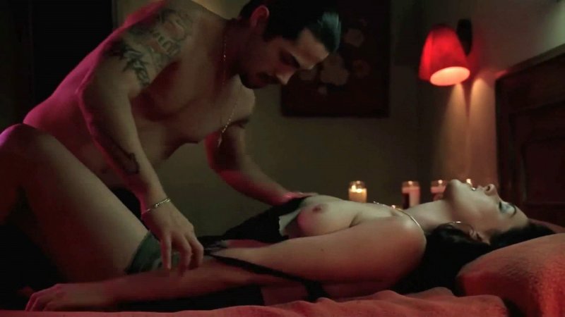 Anne Hathaway Khakov