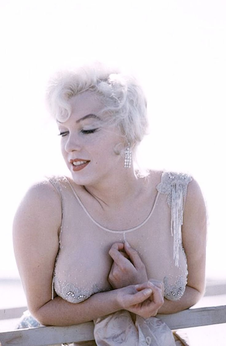 Natalia Oreiro in the image of Merlin Monroe