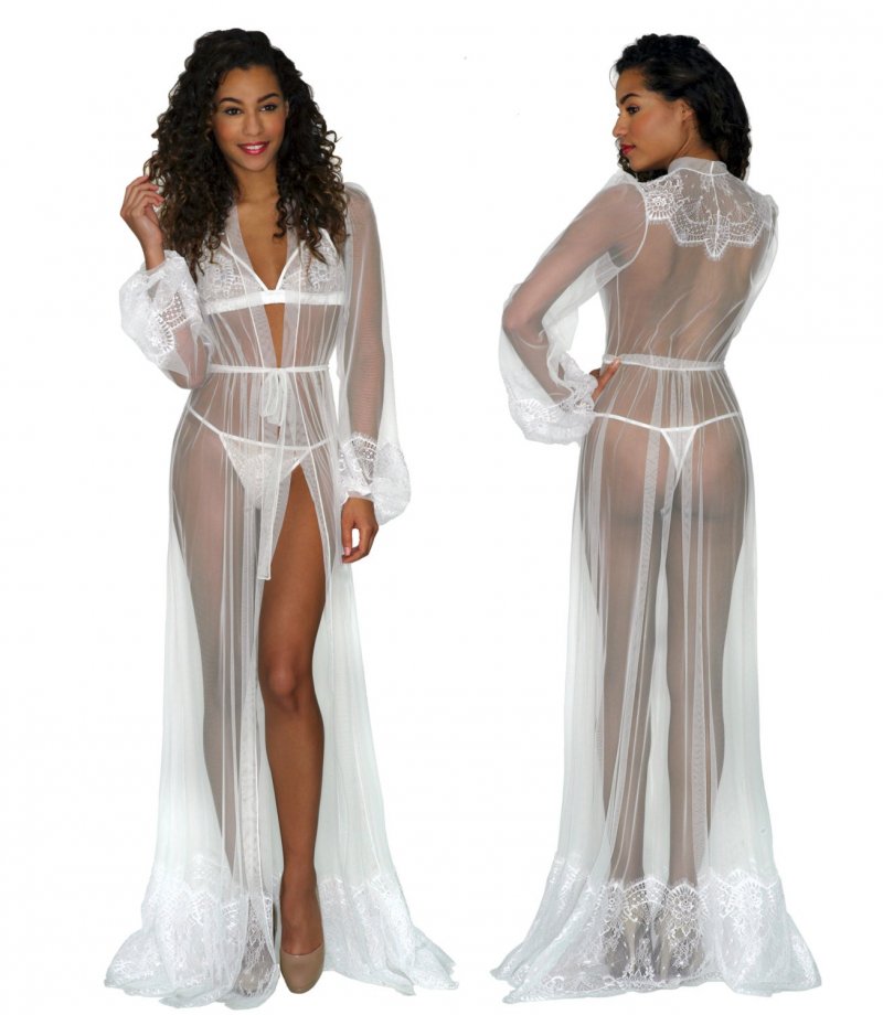 Young pussy in the peignoir