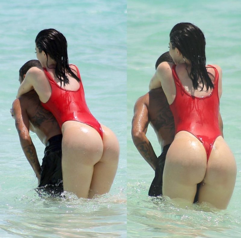 Kylie Jenner 2016 Selfie