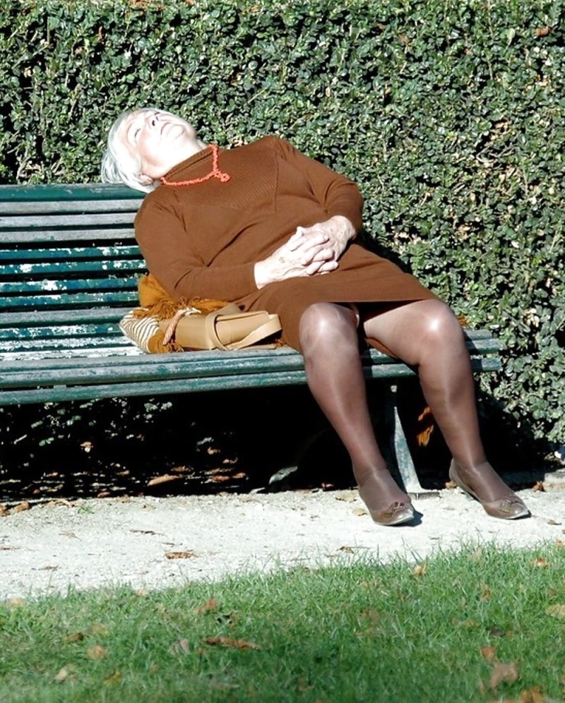 Hairy retro caps of women