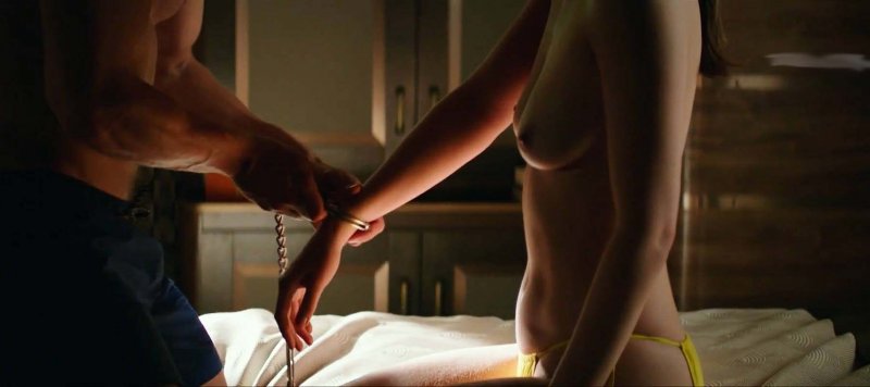 Naked Dakota Johnson in the film 50 shades of gray
