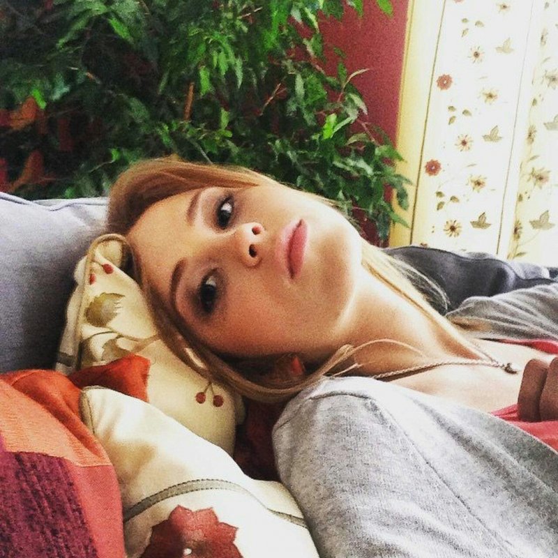 Naked Victoria Justis and Elizabeth Gillis