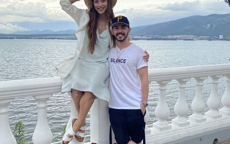 Beautiful women of easy virtue