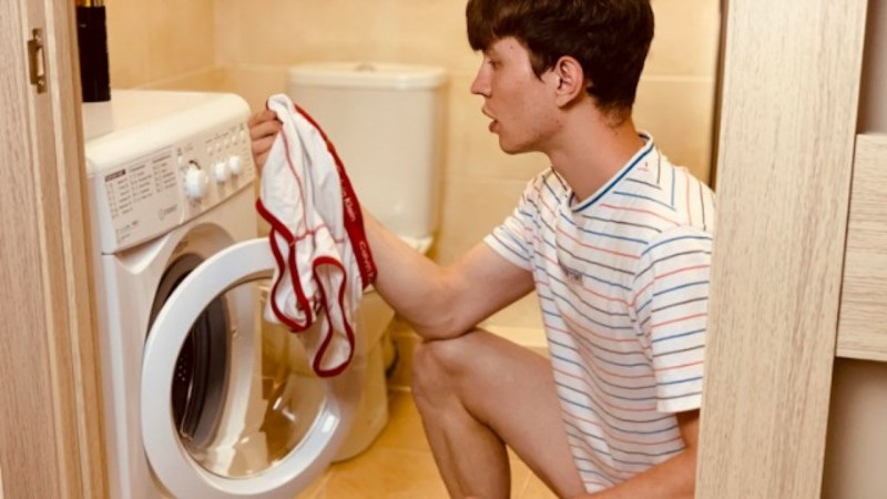 Naked women on the lake