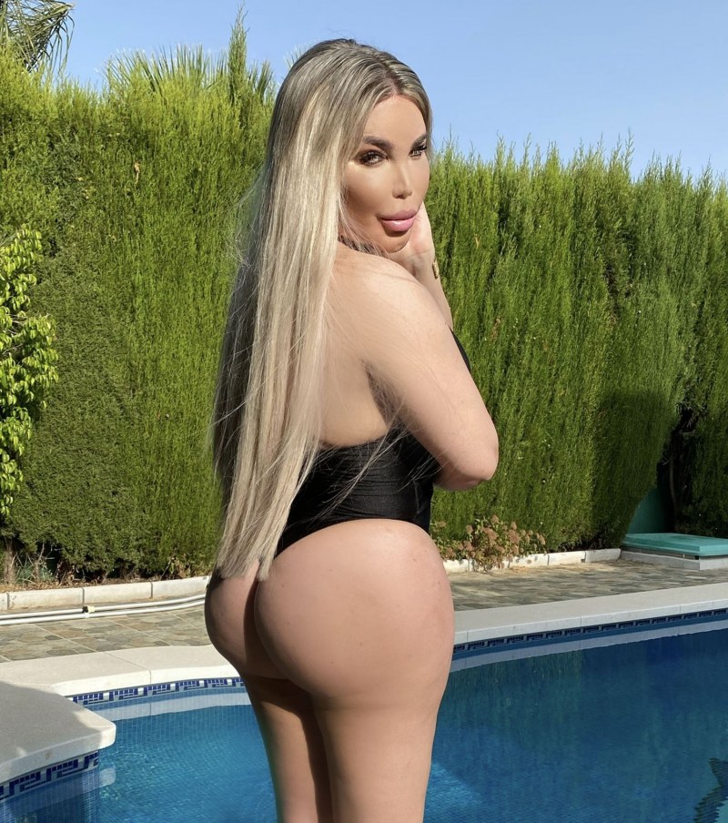 Naked blonde in the desert