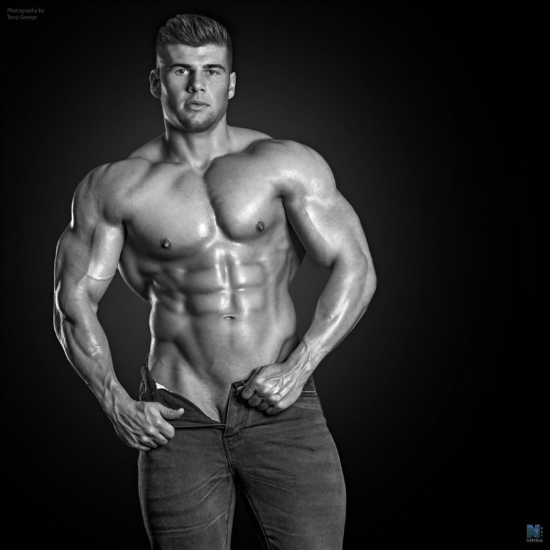 Dakota Sky porn actress