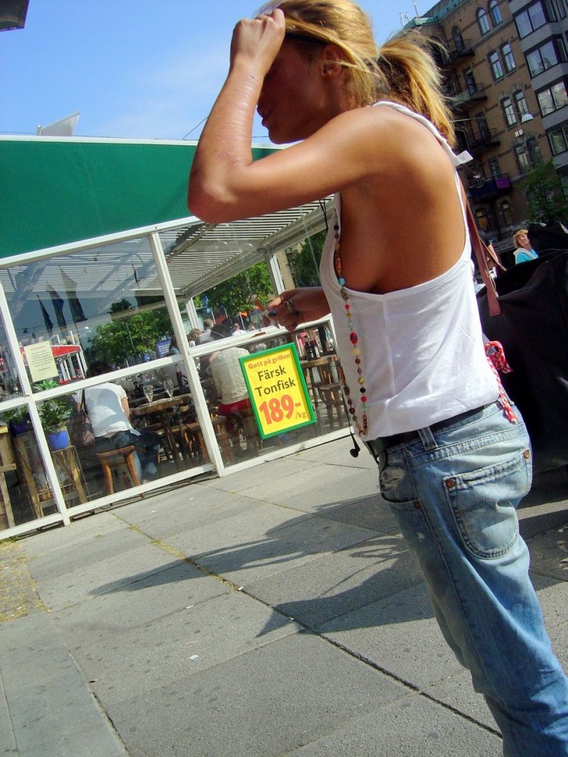 In the subway without pants