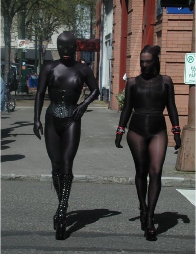 Pagging a girl in jeans