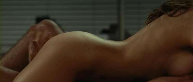 Elsa Pataki's chest topless