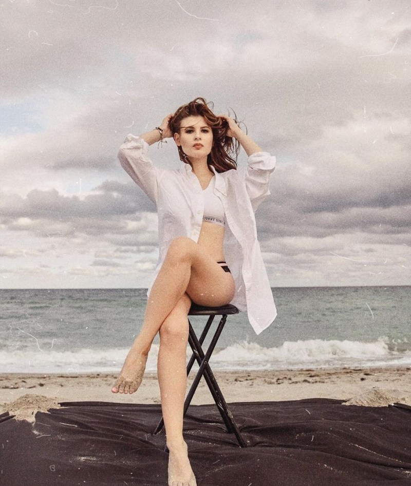 Anna Tsukanova-Kott eighties naked