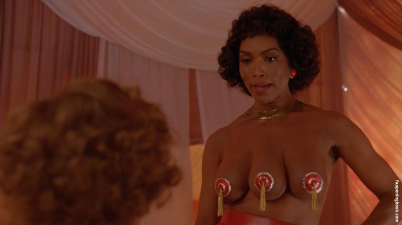Angela Bassett naked breasts