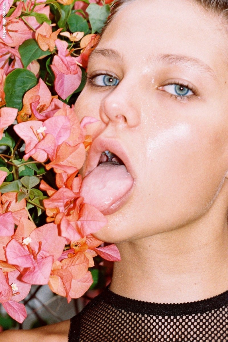 Pregnant Alesya Kafelnikova