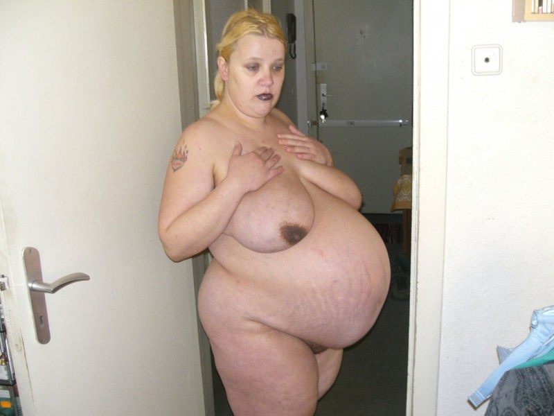 Fat pregnant naked women