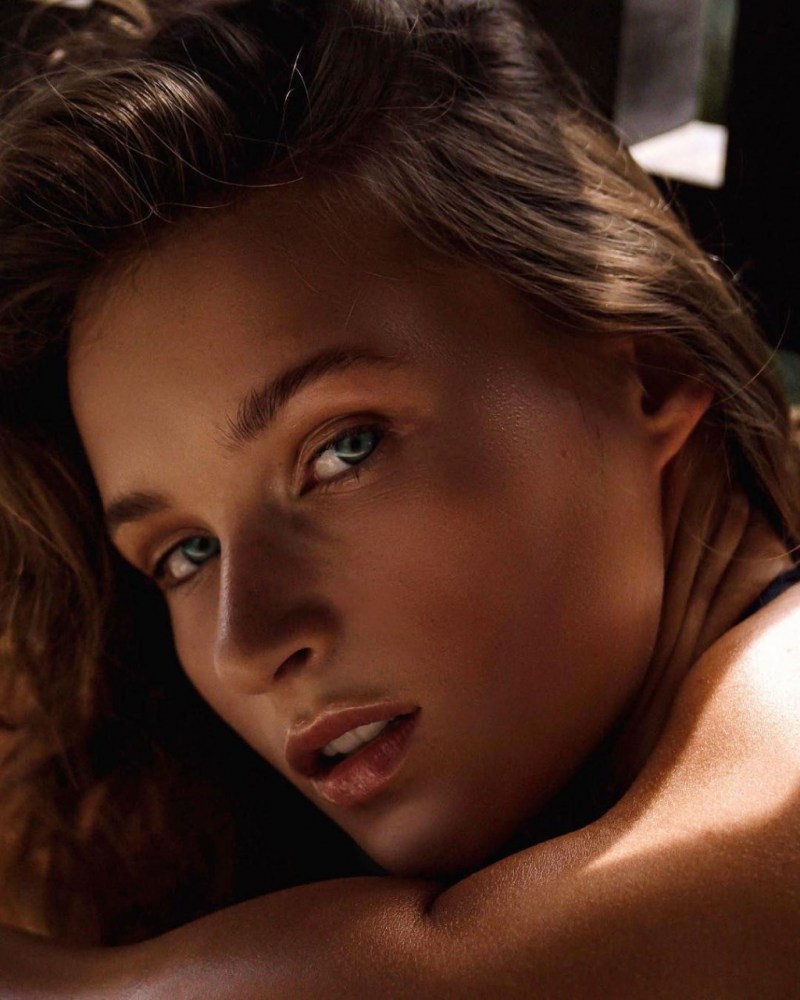 Selfie tennis player undressed