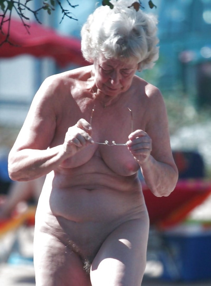 Old women on the beach spied