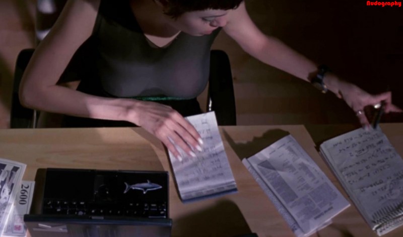 Angelina Jolie spread her legs