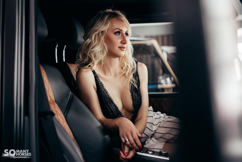 Naked TV presenter Arina Sharapova