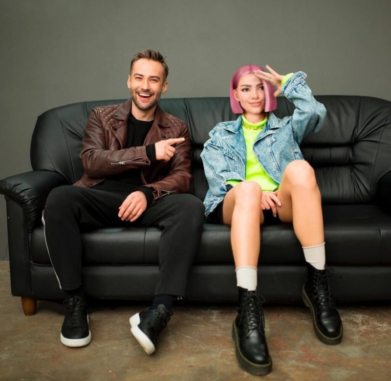 Call center series round dance