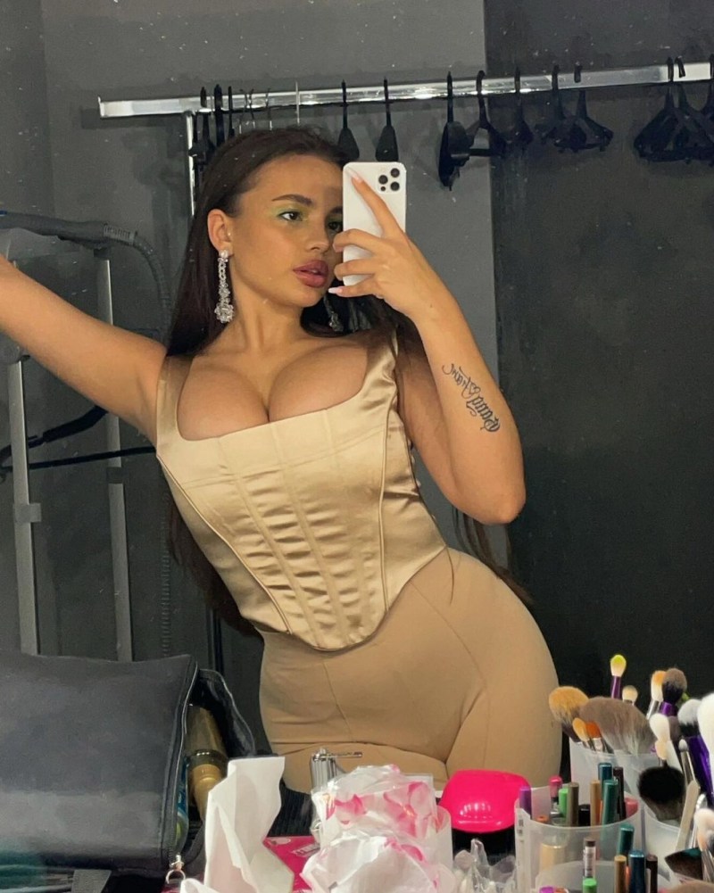 Valya Carnival and Julia Gavrilin kissed