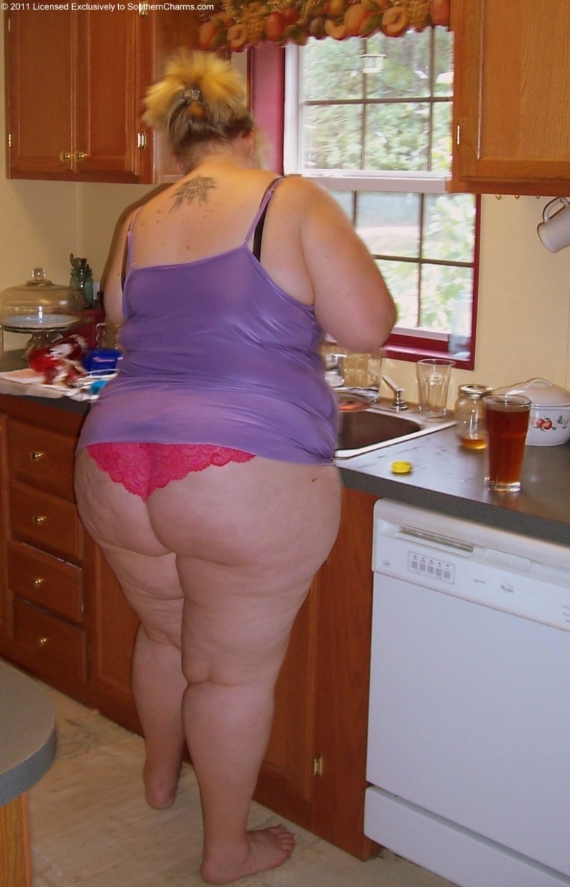 Fat naked women with cellulite