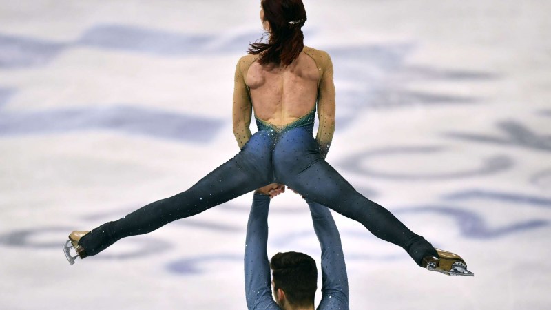 The strangest costumes of skaters