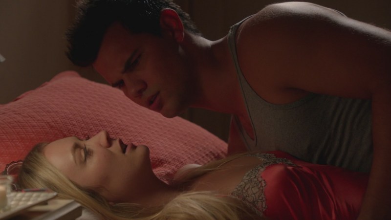 Queen screaming bed scenes