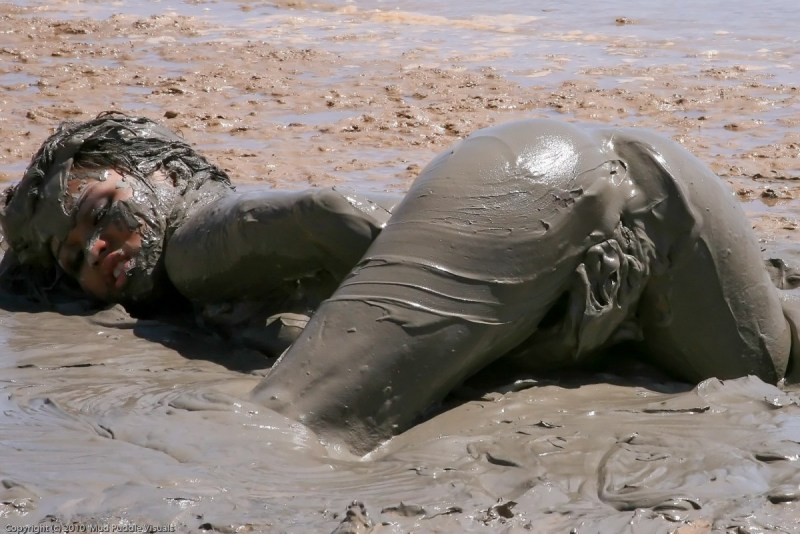 Naked girls bathed in mud