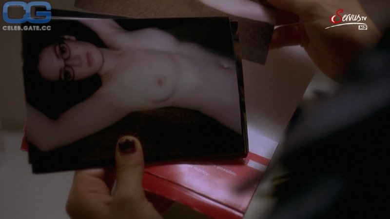 Selma Blair 2004 Tits