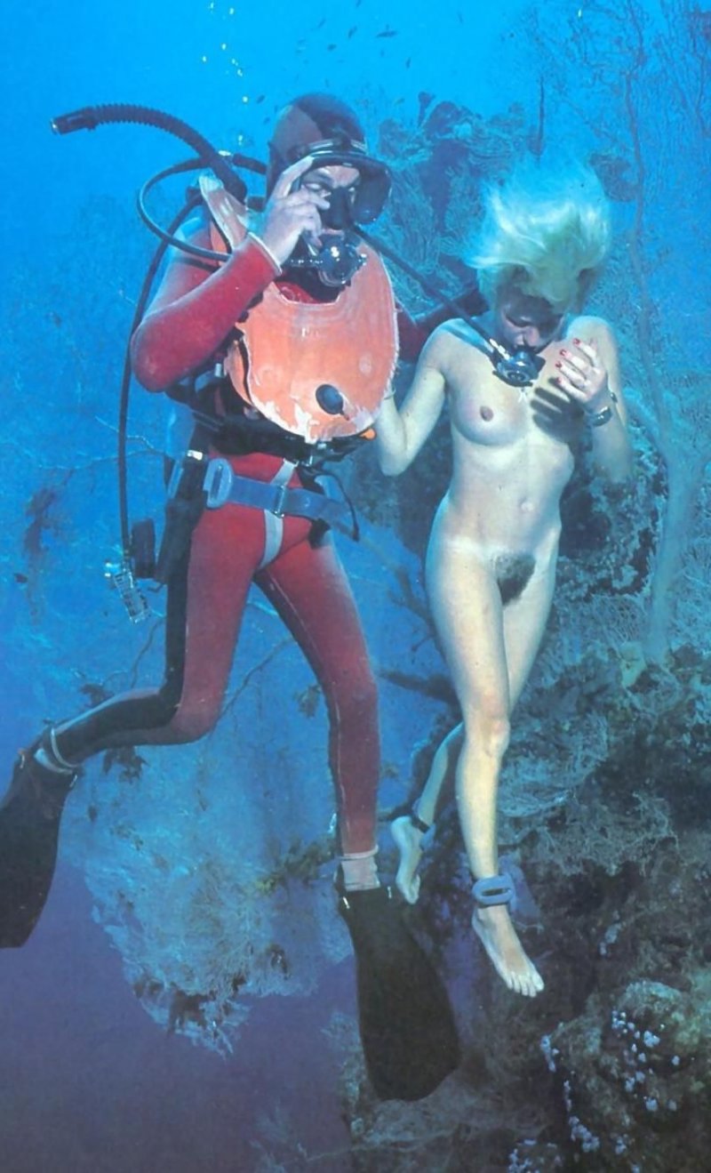 Fuck underwater in scuba dummy