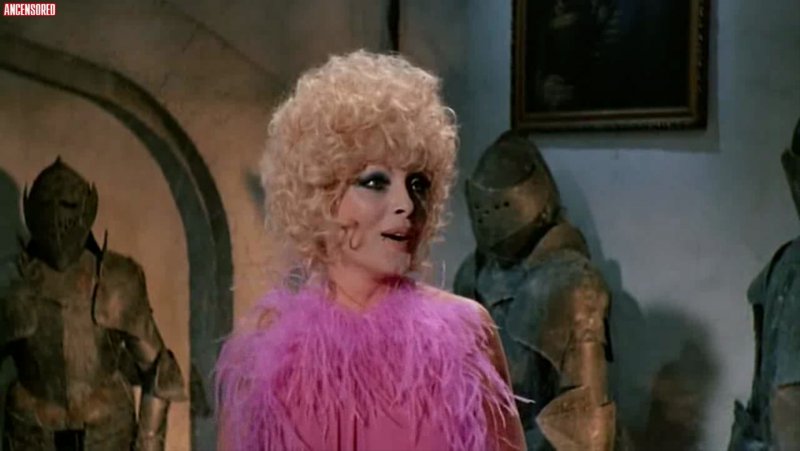 Erotic photo shoot of actress Virn Lizi