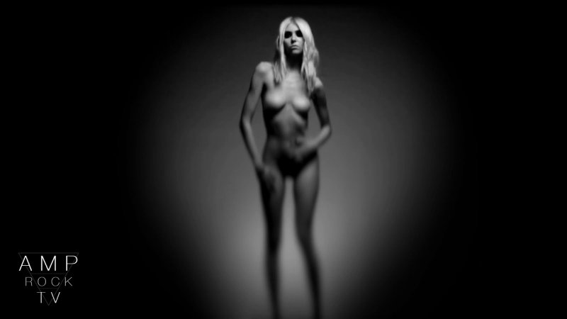 Taylor Momsen Naked Breast