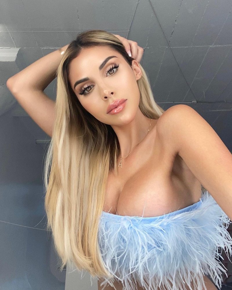 Alexa Dellanos Instagram