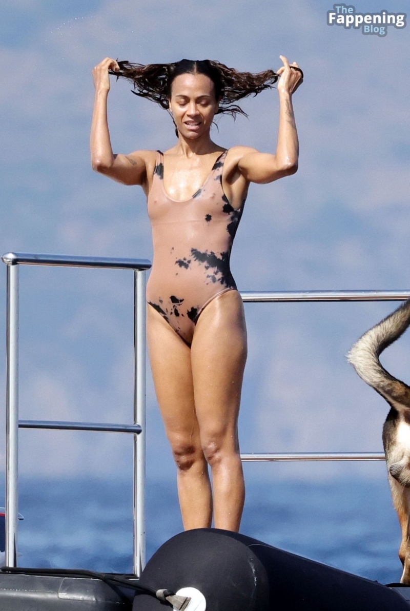 Zoe Saldana Naked in the Ocean