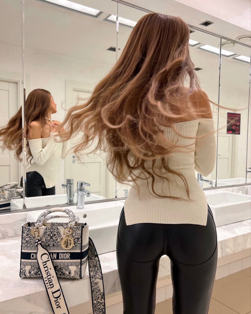 Dina Saeva 2022 drain