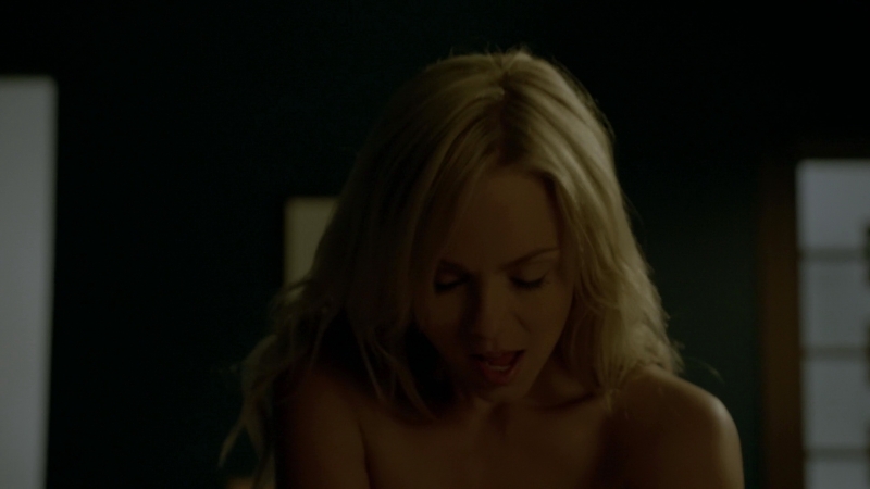 Laura Wanderwurt is bitten