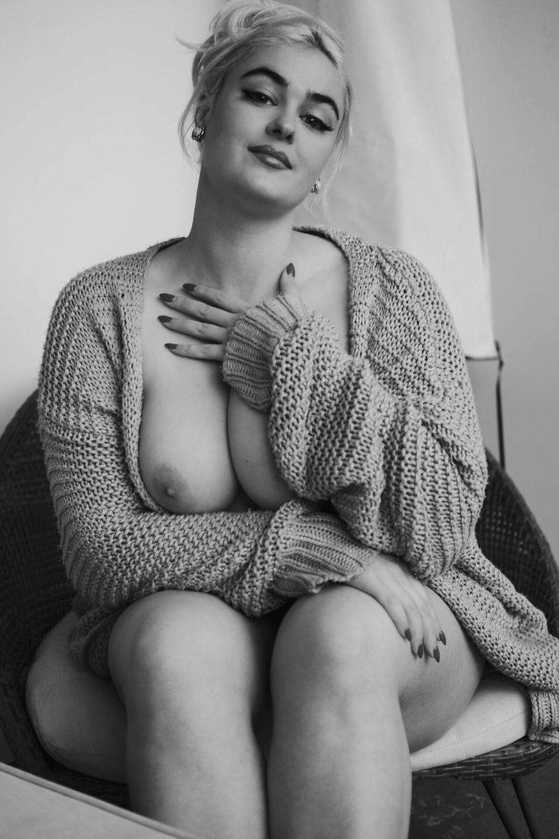 Stefania Ferrario Naked crotch