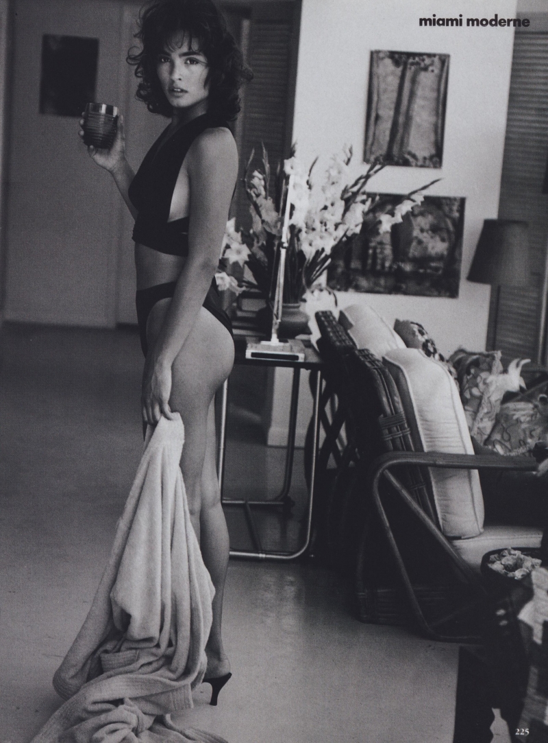 Talisa Soto in linen