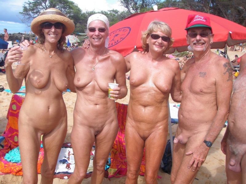 Granny nudist group photo