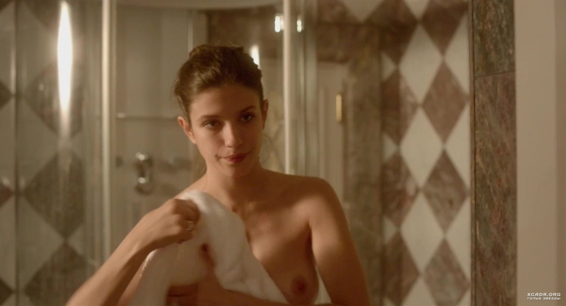 Anna Chipovskaya Toples